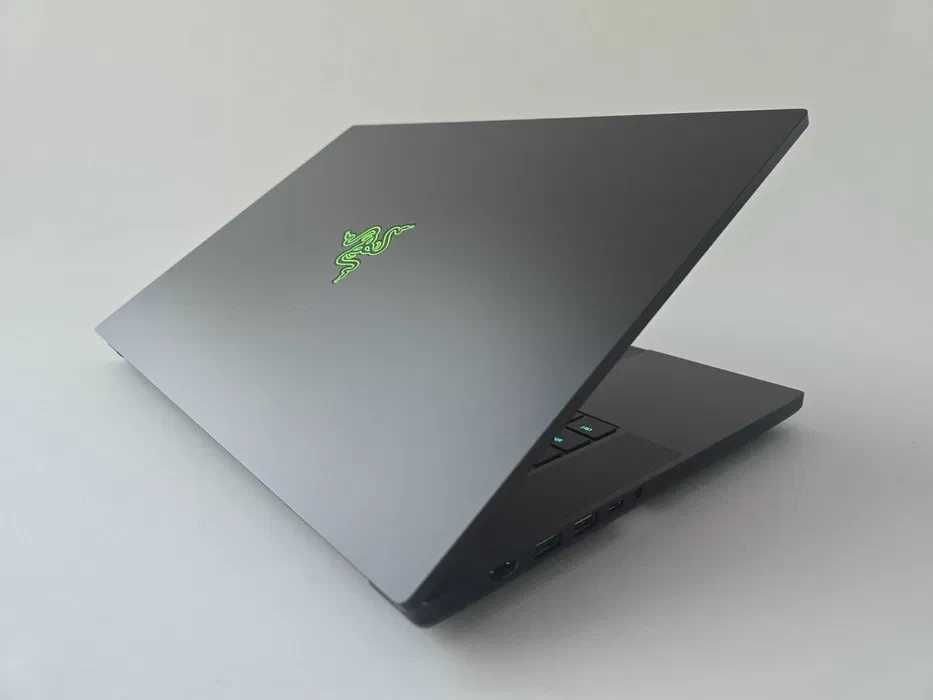 Razer Blade 16 I9 13950HX/RTX 4090/RAM 16GB/SSD 1TB/Mini-LED 240Hz