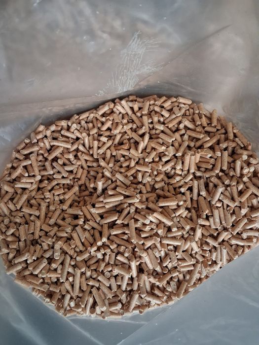 Pellet sosnowy 100 %  jasny czysty