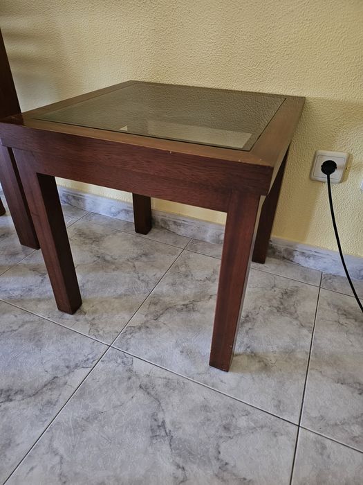 Mesa de apoio com vidro