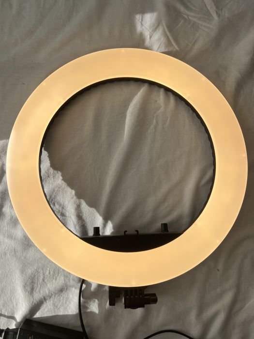 Кільцева лампа з штативом