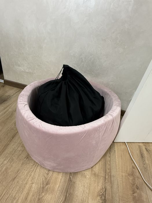 Сухий басейн з кульками