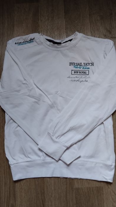 Білий святковий реглан на хлопчика в ідеальному стані.