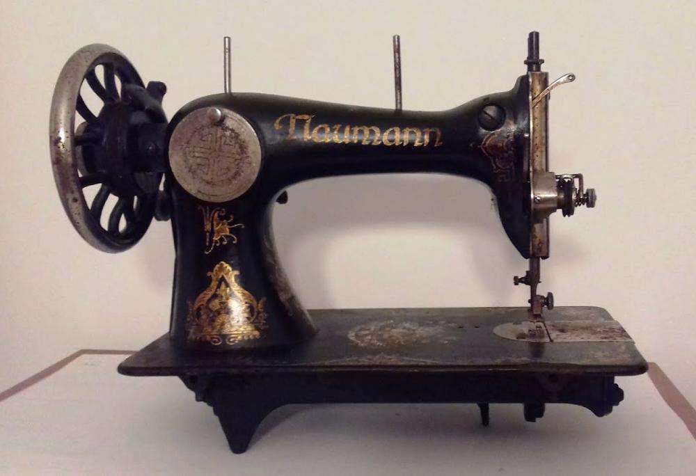 Máquina de Costura Naumann