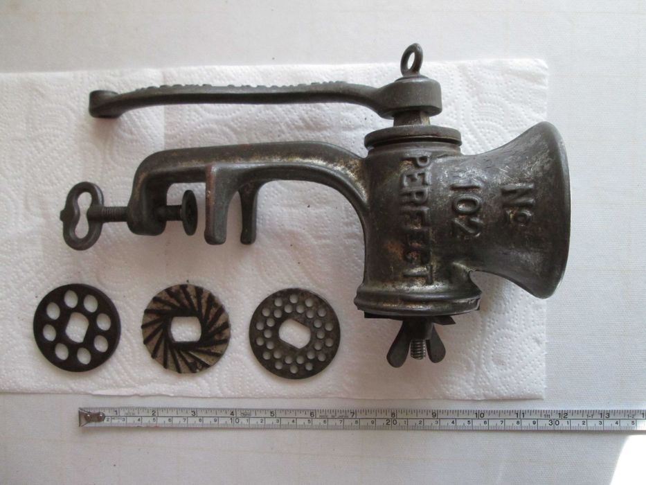 Velharias - Máquina de Moer Carne Antiga para Decoração - Husqvarna