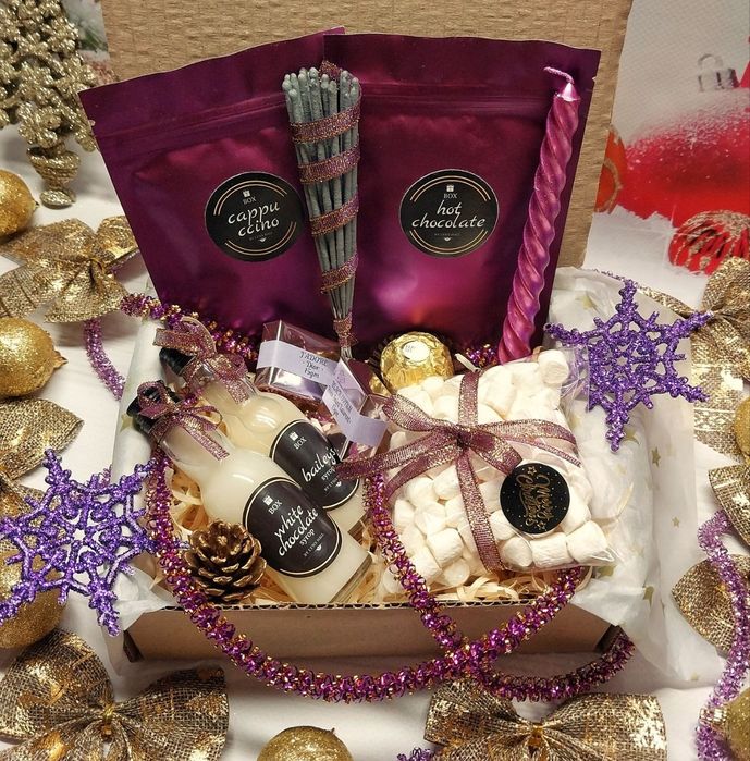 Подарунок дівчині на Новий рік. Подарунки жінкам  на новорічні  свята.