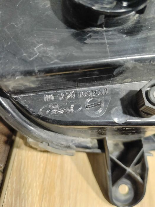 Противотуманна фара Форд ескейп 2014 р.