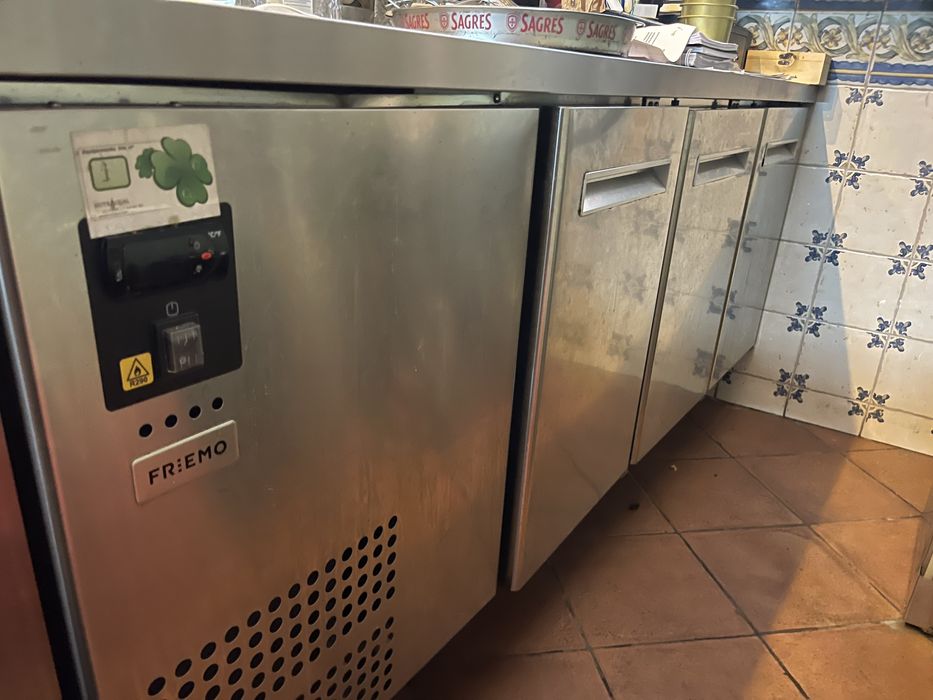 Balcao refrigerado de 3 portas