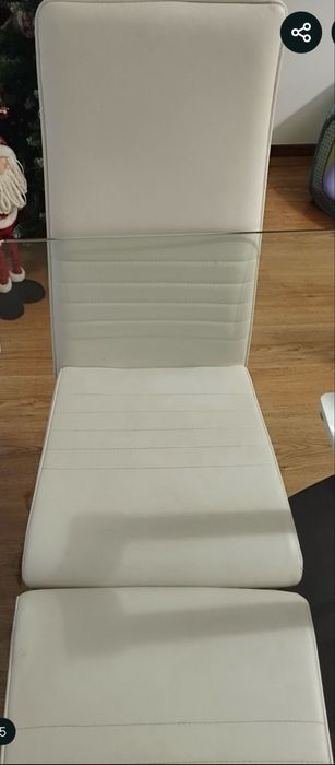 Mesa de jantar e cadeiras