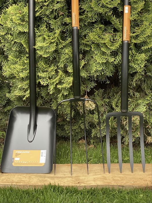 Лопата Fiskars Solid