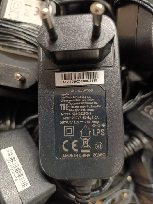 Zasilacz 12V 2 i2,5A