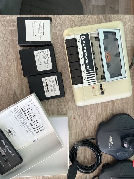 #1737 commodore c64 datasette quickschot joystick pac man zestaw