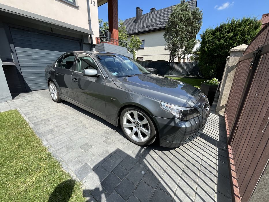 BMW e60 530i.