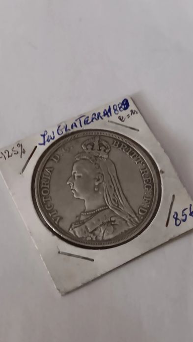 Moedas de prata de 1 coroa de 1889 e 1890. Cada uma tem 1 valor.