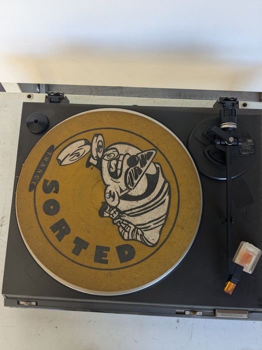 Gira-discos Technics SL-DD2