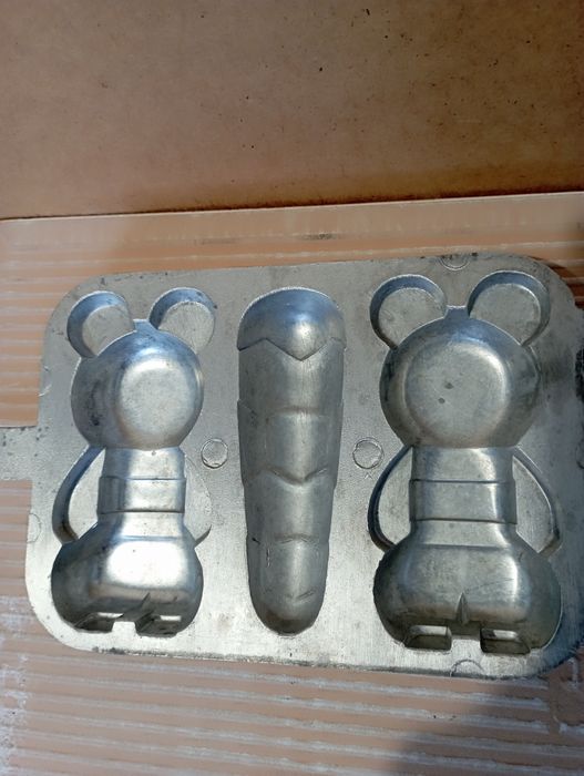 Вафельница.Мишки и шишки.