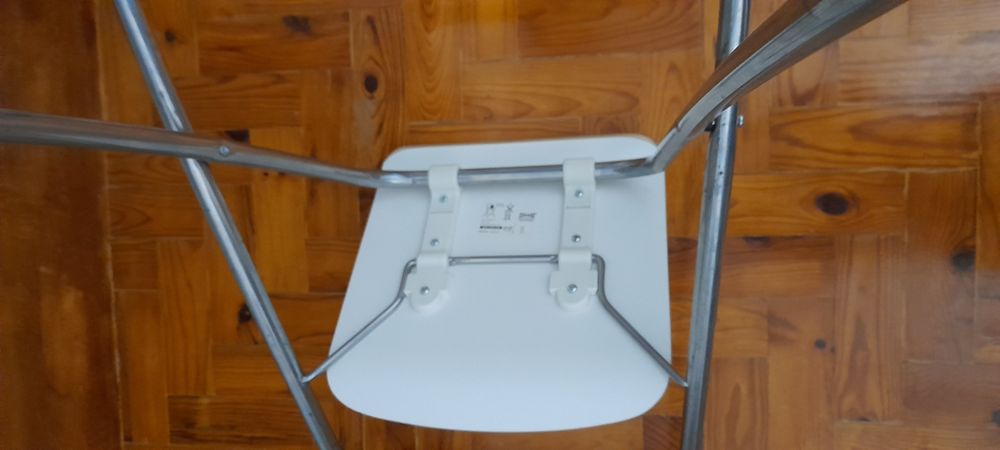 Cadeira de bar branca