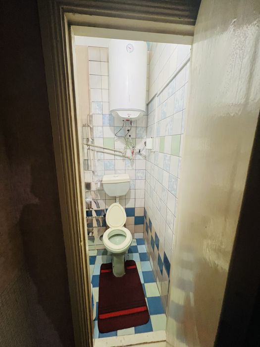 Продається двокімнатна в Центрі