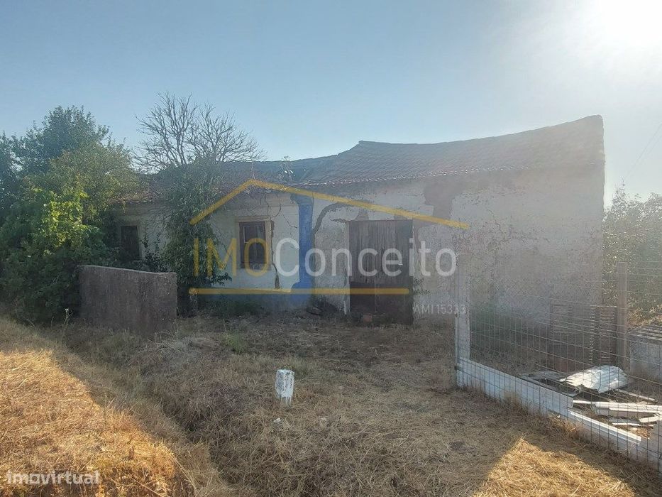 Moradia Térrea T3| para Reconstruir| perto de Tomar|