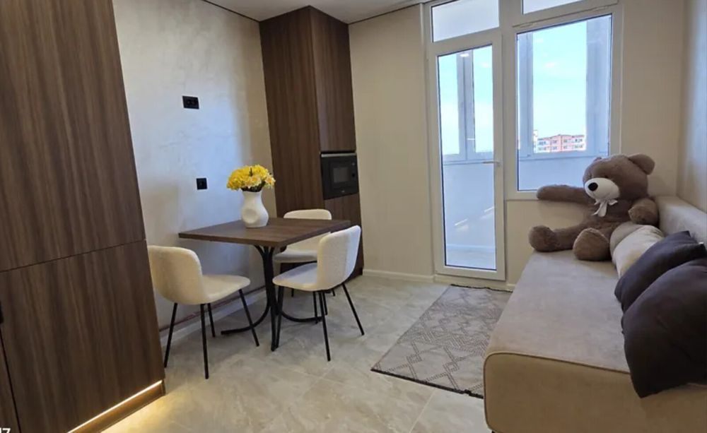 Продаж 3к квартири 75 кв. м на вул. Тролейбусна