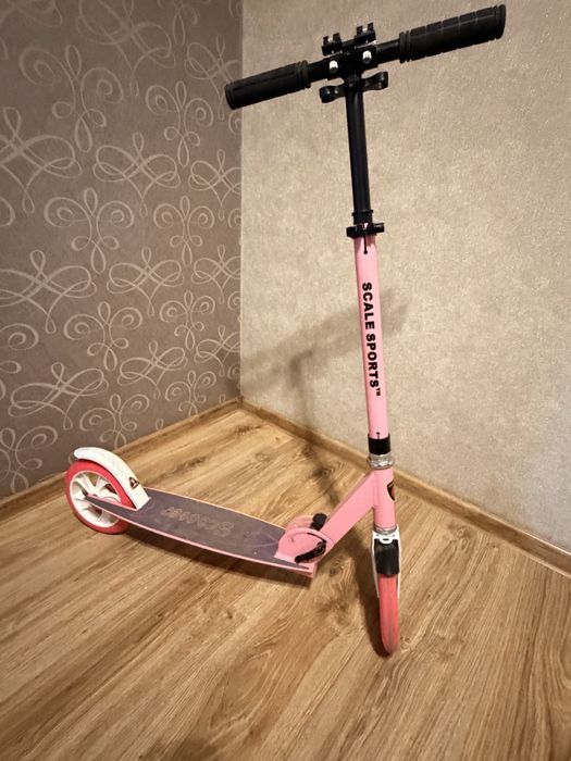 Самокат Scale Sports рожевий, двоколісний, ручне гальмо