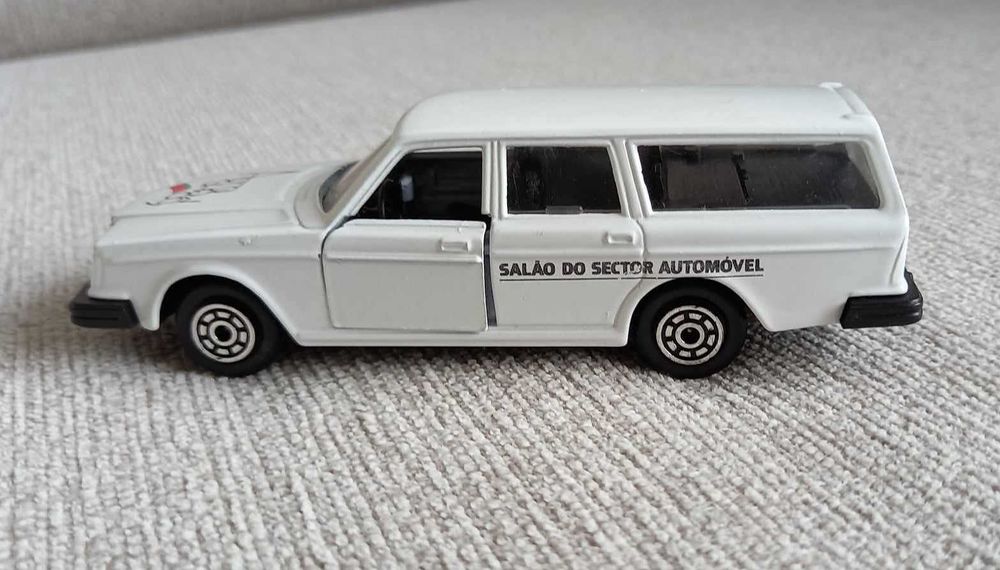 VOLVO 264 (Station wagon) – Miniatura – Norev