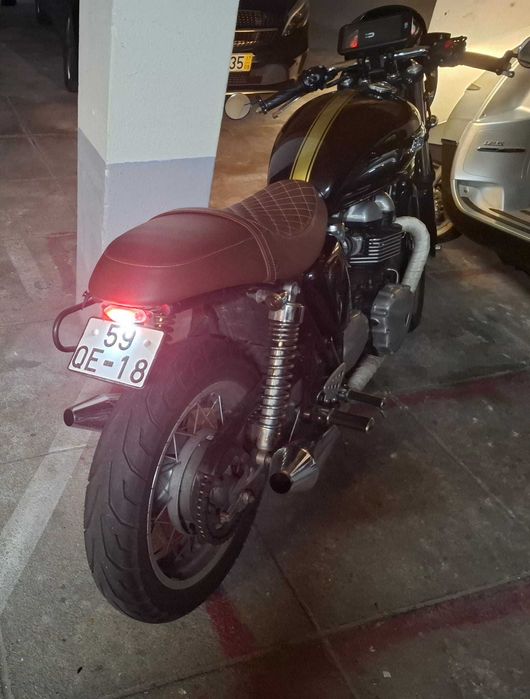 Triumph Thruxton 900