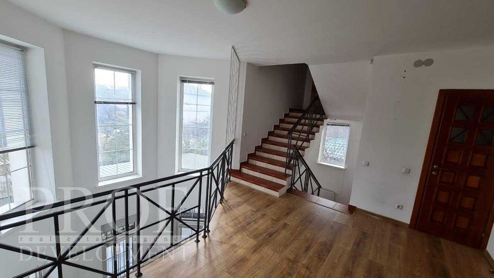 БЕЗ% будинок під офіс або житло  Голосіівський рн (350 м2)