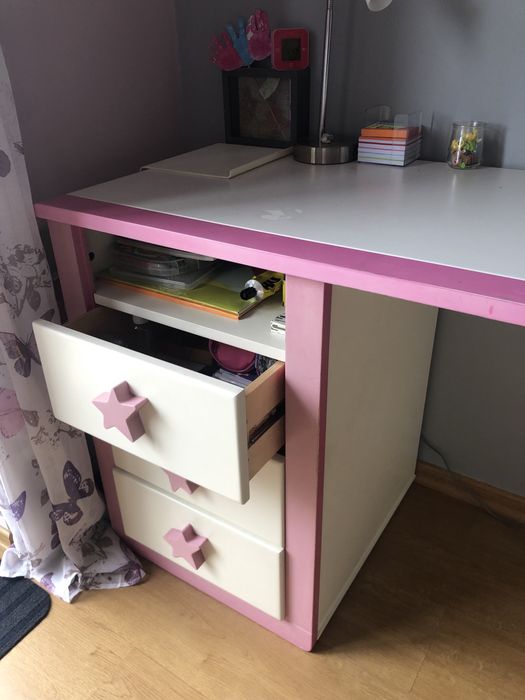 Conjunto de quarto- cama, mesa de cabeceira, secretária, estante