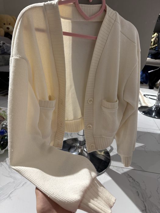 Продам білий кардиган