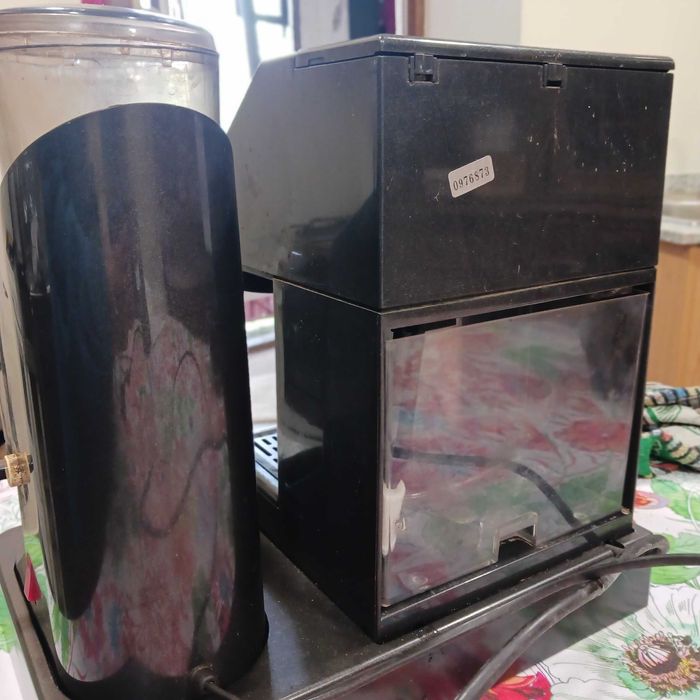 Máquina de café com muinho