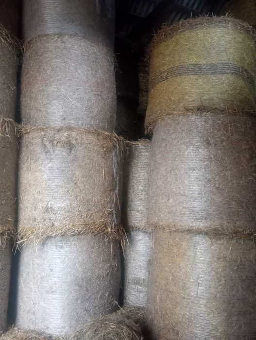 Słoma w belach że stodoly