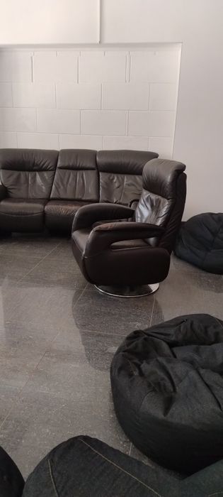 Продам  крісло реклайнер в офіс приймальню розкладне поворотне шкіряне