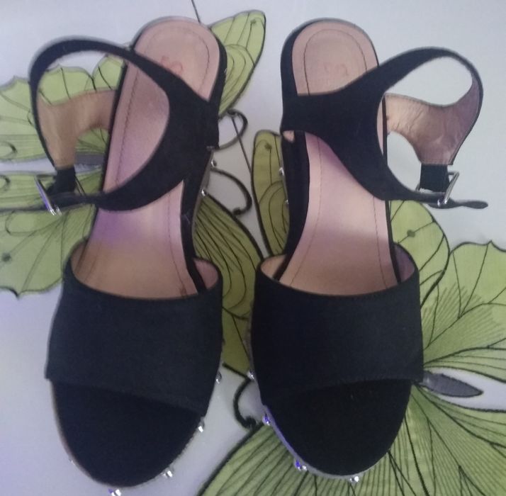 Eleganckie buty letnie sandały na koturnie 39