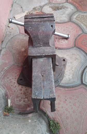 Тиски слесарные металические