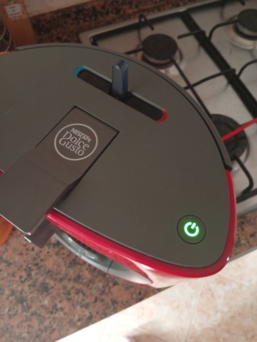 Máquina de café Dolce Gusto + Cápsula Reutilizável