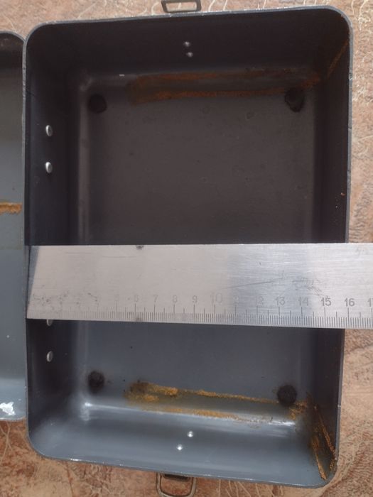 Металева скринька ящик