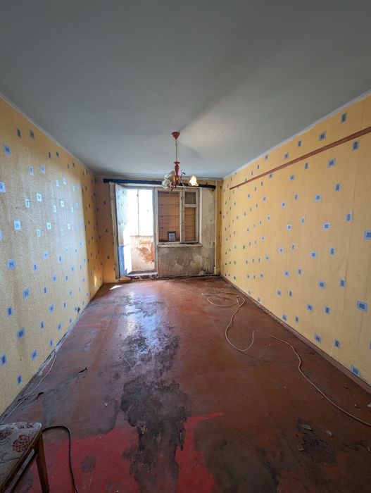 Продам 1  кімнатну квартиру  Індустріальна.Сонячний