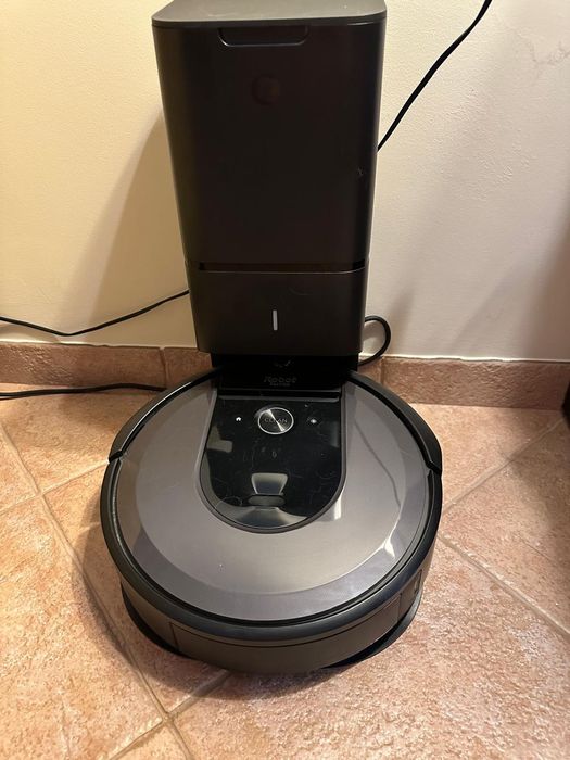 Aspirador Ibot  Romba com carregador de bateria