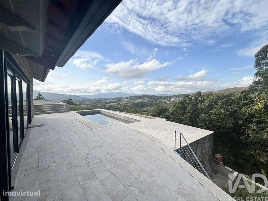 Casa tradicional T4 em Fornelos e Queijada de 144,00 m2