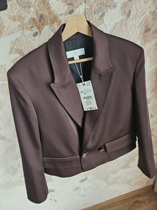 Dwurzedowa satynowa marynarka