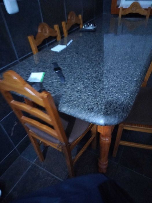 Mesa de cozinha em granito