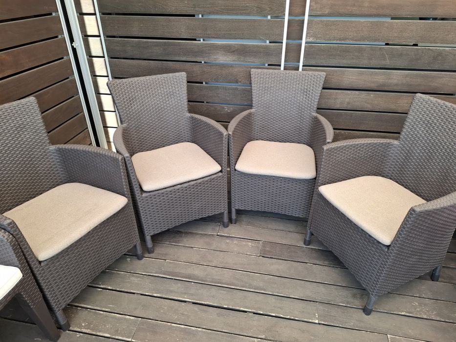 Outdoor table set + 6 chairs64285476793858123