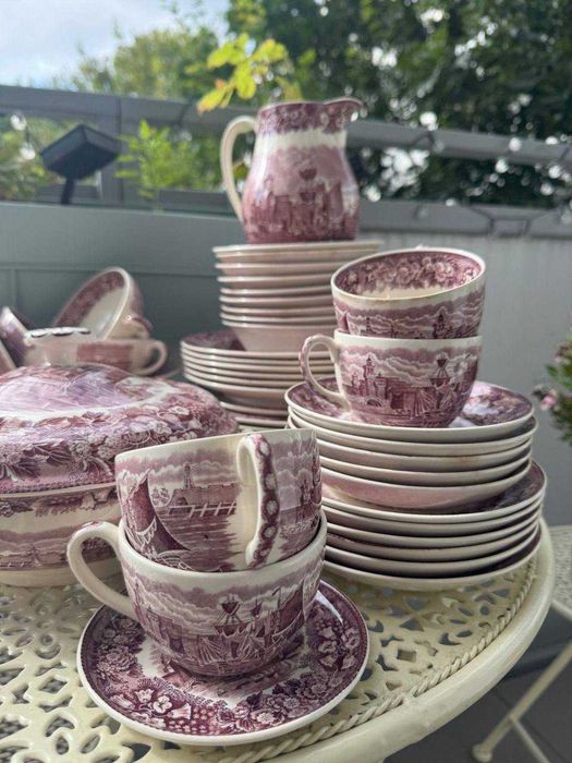 Wedgwood Ferrara – duży serwis porcelanowy, ponad 45 elementów