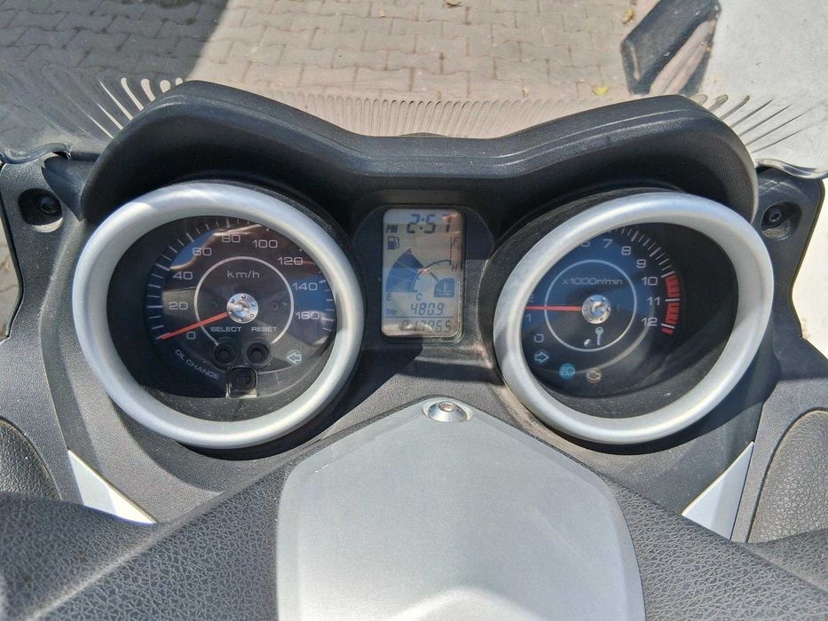 Scooter Yamaha Xmax 125 de 2012 apenas 17.900km, moto protegida sempre em garagem! Monte Gordo,VRSA Vila Real de Santo António