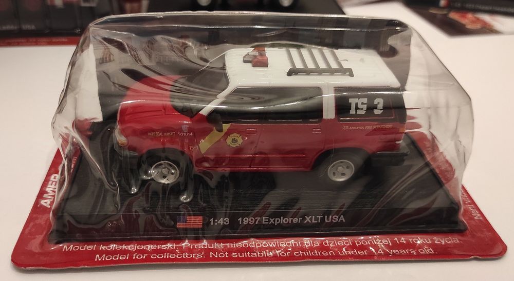 Model w skali 1:43 Explorer XLT USA Philadelphia 1997 (M13)