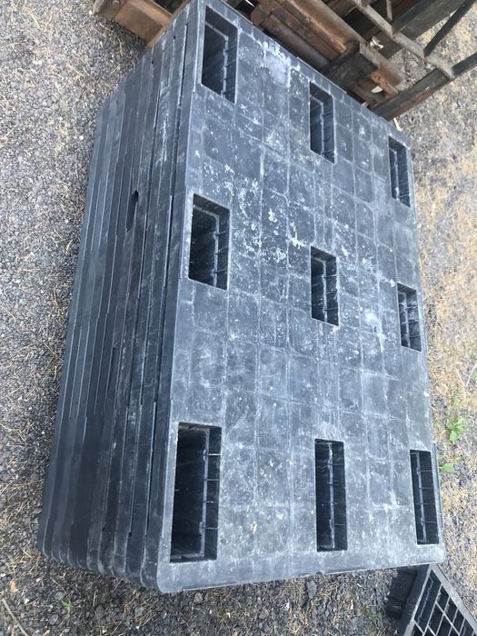 Palety plastikowe 120x80