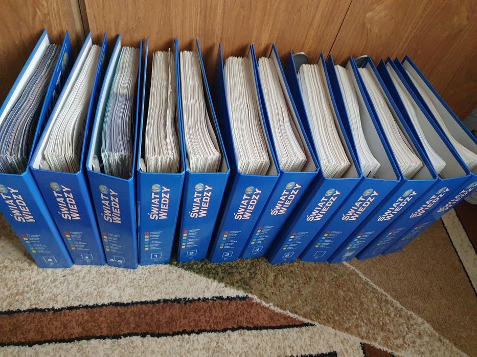 Zestaw 12 segregatorów ŚWIAT WIEDZY