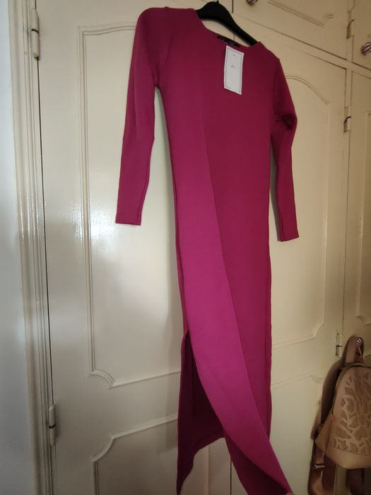 Vendo vestidos são novos