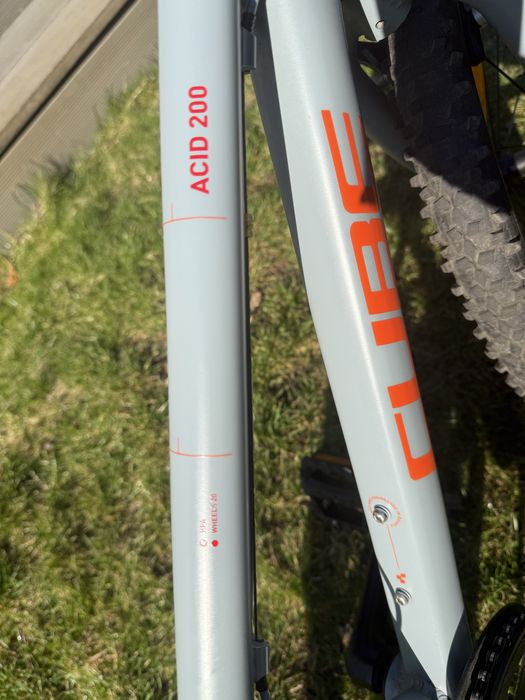 Rower Cube acid 200 kola 20 cali