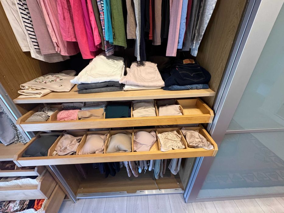 Vendo roupeiro com portas de correr IKEA PAX, em efeito carvalho, com 2,5m de largura.